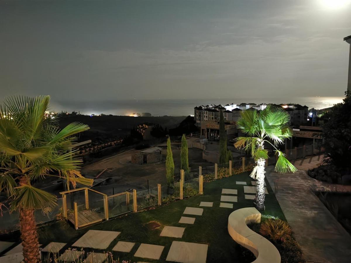 Seaside Serenity - Stylish Apartment With Spectacular Views Manilva Ngoại thất bức ảnh