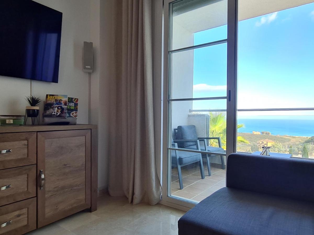 Seaside Serenity - Stylish Apartment With Spectacular Views Manilva Ngoại thất bức ảnh