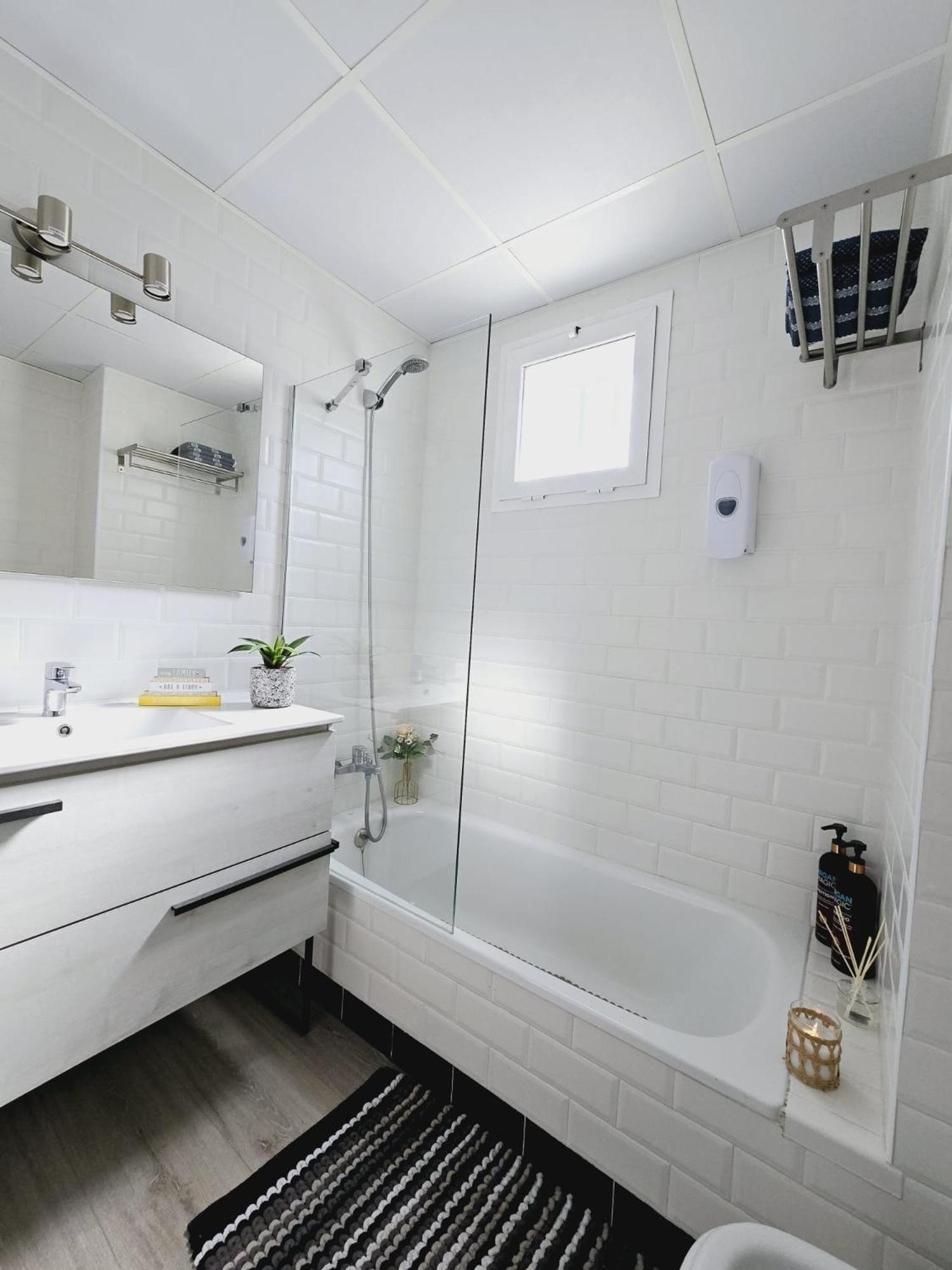 Seaside Serenity - Stylish Apartment With Spectacular Views Manilva Ngoại thất bức ảnh